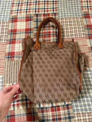 Bolso mediano Dooney and Bourke marrón nuevo con etiquetas Foto 1 de 4
