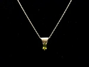 Diamonique DQ Brand Sterling Silver Green Peridot Pendant Necklace Jewlery - Picture 1 of 10