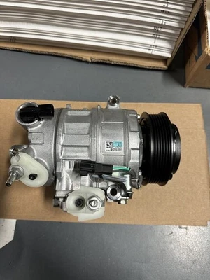 Compresor de aire acondicionado original Ford DA8Z-19703-C Foto 1 de 4