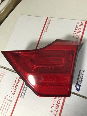 Luz trasera interior del lado del pasajero derecho Kia K900 2015 2016 2017 OEM Foto 1 de 4