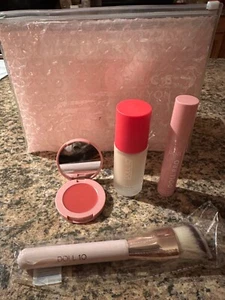 Doll 10 Proven Beauty Solutions 4-Piece Skin Serum Blush Mascara Pro Set w/ Bag - Picture 1 of 4