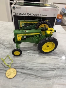 John Deere Original Precision Classic #10 The Model 720 Diesel Tractor 1:16 ERTL - Picture 1 of 11