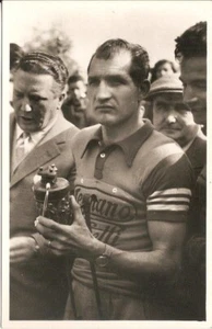 Foto cartolina b/n con primo piano del Campione Gino Bartali Non viaggiata - Picture 1 of 1