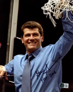 GENO AURIEMMA SIGNED 8x10 PHOTO + HOF 2006 UCONN HUSKIES BASKETBALL BECKETT BAS - Picture 1 of 2