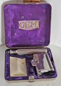 Vintage GEM Shaving Travel Razor In Chrome Case Extra Blades - Picture 1 of 14