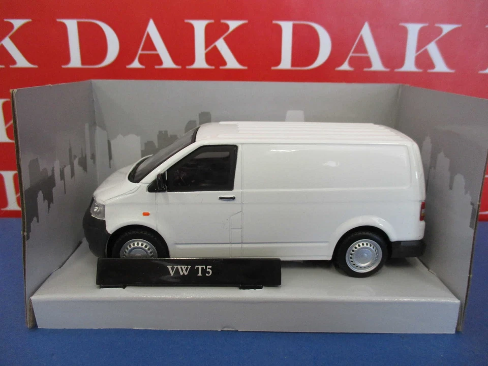 Die cast 1/43 Modellino Furgone Van Volkswagen Transporter T5 bianco Cararama - Immagine 1 di 4