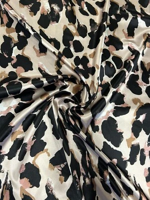Tela satinada con estampado de leopardo Foto 1 de 4