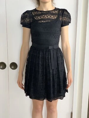 Vestido rojo Valentino negro de encaje, talla S Foto 1 de 4