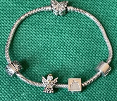 Pulseira anjo 7,75” Pandora Moments SS .925 fecho borboleta 2 clipes 2 berloques - Imagem 1 de 4