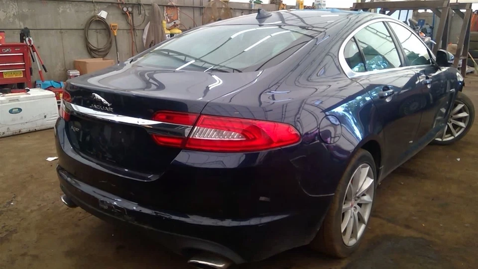 (LOCAL PICKUP ONLY) Roof Glass Fits 09-15 XF 6698929 - Image 1 of 4