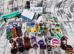 Tech Deck LOTTO di 17 skateboard flip con rampe e adesivi Alein Workshop - Foto 1 di 7