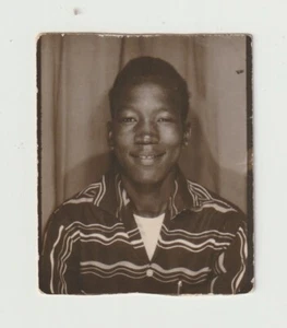 VINTAGE PHOTO BOOTH - YOUNG AFRICAN-AMERICAN MAN - Picture 1 of 1