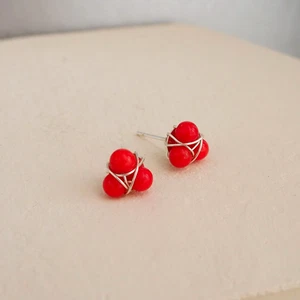 Aretes de coral rojo de plata de ley 925 hechos a mano 6 mm envueltos en regalo - Imagen 1 de 3