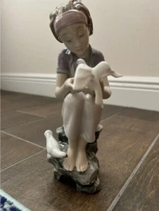 Lladro Figurine "Playing With Doves" #8536 Mint 2011 Peice in Original Box! - Picture 1 of 6