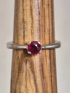 9ct White Gold Ruby Solitaire set around 9ct Yellow Gold  Size L 1/2 - Picture 1 of 6