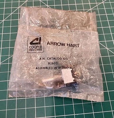 Arrow Hart 82602 Cooper Industries Switch NOS - mjkZZ - Image 1 of 4