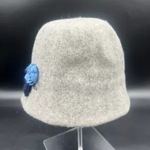 American Eagle Women's Bucket Hat Gray Knit Blue Flower Accent Wool Blend - Picture 1 of 7