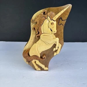 Caja rompecabezas de madera tallada a mano unicornio joyería baratija almacenamiento secreto terciopelo rojo - Imagen 1 de 13