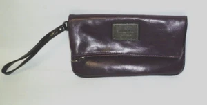Simply Vera Wang Aubergine lila Kupplung 9""x 5"" gefaltet mit Handgelenk - Bild 1 von 4