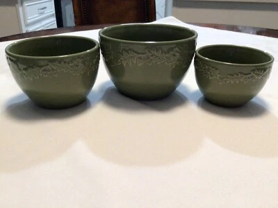 Juego de 3 cuencos incorporados para artículos para el hogar de la firma verde oliva Foto 1 de 4