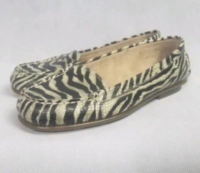 Mocassim de couro preto e branco com estampa de zebra salto 1/2" 6 M - Imagem 1 de 4