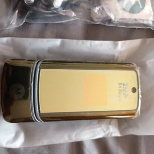 Motorola KRZR K1 Classic Retro Phone - Gold NEW - Picture 1 of 7