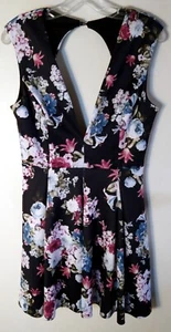 WINDSOR WOMEN'S SHORT DRESS SIZE L BLACK & FLORAL SLEEVELESS V NECK OPEN BACK - Picture 1 of 10