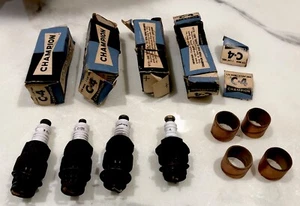 (4) Vintage Spark Plugs Champion 3 Com (3) & Champion C4 (1). Boxes And Rings - Foto 1 di 15