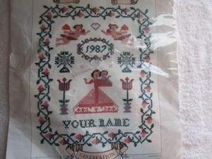 Celebration Sampler Kit punto croce contato (1987, Laura Ashley) - Foto 1 di 2