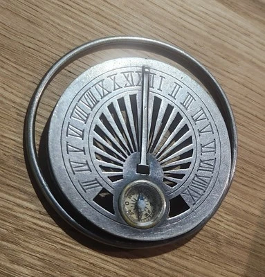 Clipe de dinheiro antigo Mappin & Webb Paris prata relógio de sol bússola - Imagem 1 de 4