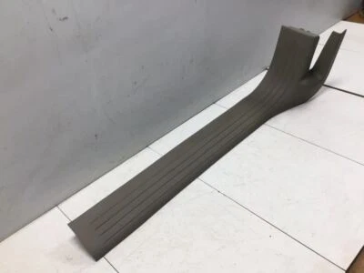 CADILLAC DEVILLE 2002 PUERTA DELANTERA IZQUIERDA LADO DEL CONDUCTOR UMBRAL INFERIOR PLACA DE DESGASTE DE FÁBRICA Foto 1 de 4