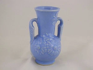 Shawnee Pottery Vase w Embossed Flowers, Gloss Blue, 5 1/2" tall - Imagen 1 de 1