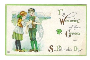 Tarjeta postal del día de San Patricio Stecher de principios de 1900 niña poniendo un ramillete en un niño - Imagen 1 de 2