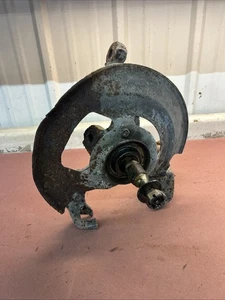 1970-1978 CAMARO TRANS AM FIREBIRD FRONT LH SPINDLE KNUCKLE DRIVER SIDE GM - Picture 1 of 10