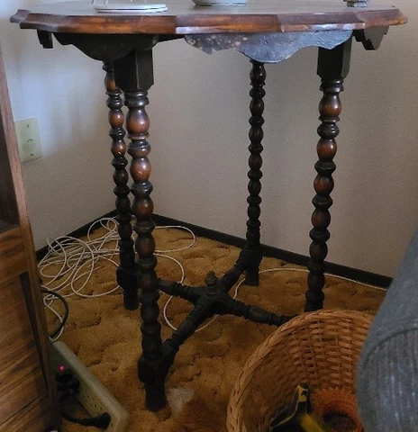 Antique English Oak Barley Twist Scalloped Edge Oval Side Or Accent Table Cover