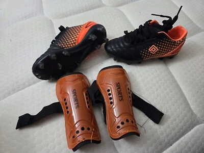 DREAM PAIRS Boys Girls Soccer Shoes Outdoor Football Shoes Size 11 +Leg Guards - Image 1 of 3