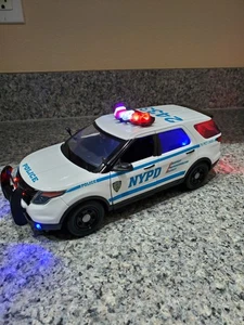 NY  Police Dept.   -  Police Ford Explorer w/ All Flashing Lights - Picture 1 of 14