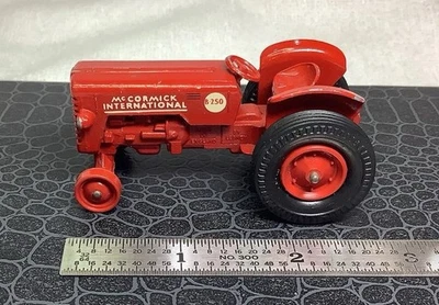 Tractor McCormick International B 250 vintage MATCHBOX tamaño king no.4 muy limpio Foto 1 de 4
