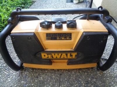 DeWALT Akku- und Netz-Radio mit Ladefunktion DW911 - Bild 1 von 4