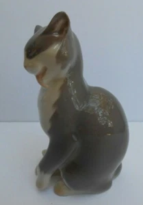 BING GRONDAHL B & G Cat sitting licking 2452 Grey 6 1/4" - Picture 1 of 4