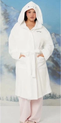 Bata de baño Forever 21 Hello Kitty Cinnamoroll orejas bordada con capucha/pequeña Foto 1 de 4