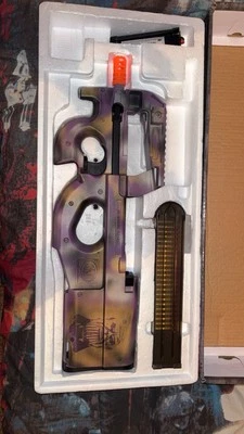 Edición Limitada "Thanos / Mad Titan" Licencia FNHerstal Cerakote P90 Airsoft AEG Foto 1 de 2