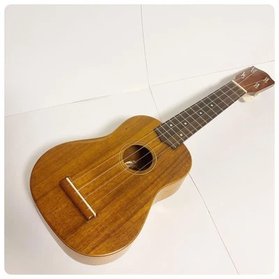Ukulele body with case - Image 1 of 4