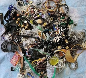 8+ lbs Mixed Jewelry Lot Mostly Craft Repair Some Wear Resell Vintage to Now - Picture 1 of 14