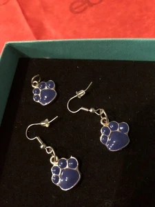 Damen Hundepfote Ohrringe mit Halskette Anhänger Neu Haken an Ohrringen  - Bild 1 von 2