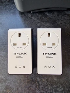 2 x TP-LINK AV200 Powerline Adapter With AC Pass Through - Picture 1 of 3