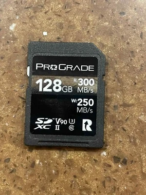 Tarjeta de memoria Prograde Digital 128 GB SDXC UHS-II U3 Clase 10 V90 Cobalto Foto 1 de 3