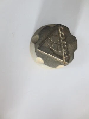 Arctic Cat Bearcat 454 1997 4x4 usado OEM cubierta de tapacubos antipolvo de una rueda Foto 1 de 3