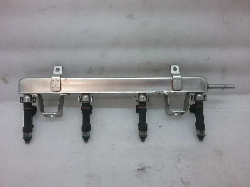 Ford Fusion 2008 6E5G-BD 4 inyectores de combustible con línea 2,3 L uHO87 Foto 1 de 4