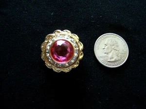 4 HOT PINK CRYSTAL RHINESTONE ACCENT GOLDTONE SETTING BUTTONS 1 1/16″ IN SIZE - Picture 1 of 2